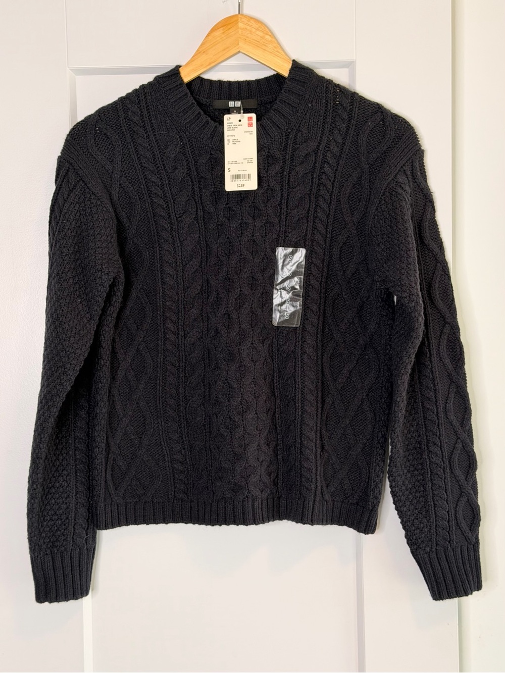Uniqlo Black Cable-Knit Crewneck Sweater